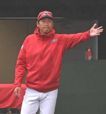 広島・新井監督 若手「すごくいい競争ができている」辰見「実戦映えする選手。走塁はもちろんだけど、打撃も」【一問一答】