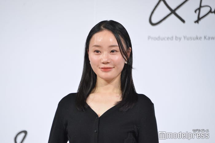 &be 新製品発表会・メイクアップショー “儚げ⽩桃肌メイク”(C)モデルプレス