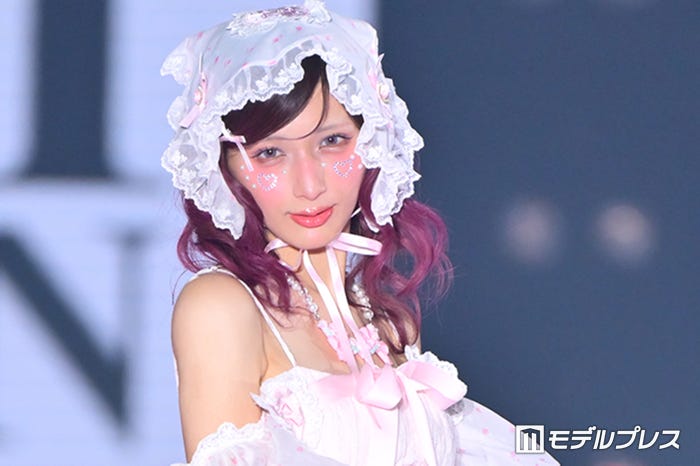 しなこ(C)モデルプレス