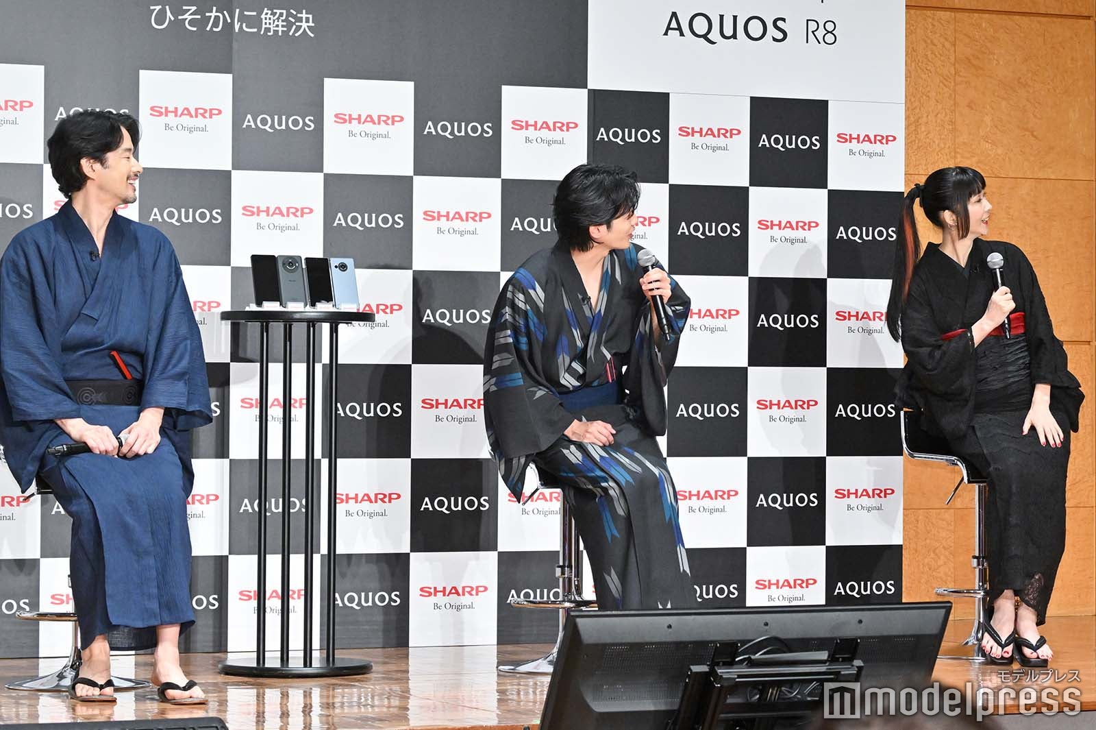 竹野内豊、志尊淳、安珠氏（C）モデルプレス