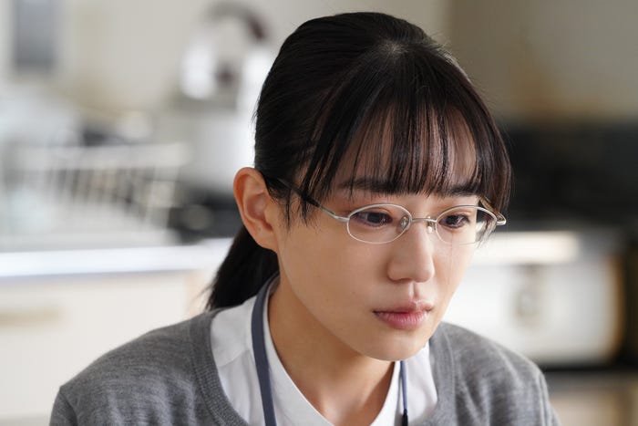 奈緒(C)2024「先生の白い嘘」製作委員会(C)鳥飼茜/講談社