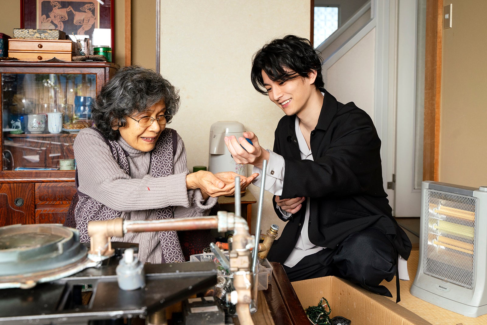 白川和子、渡邊圭祐 （C）2023「恋のいばら」製作委員会