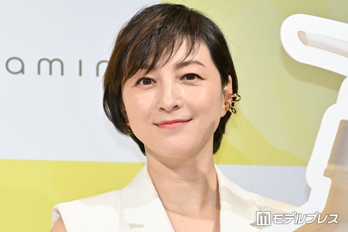 広末涼子、ほっそり二の腕際立つノースリーブ姿で登場 透明感保つ秘訣とは