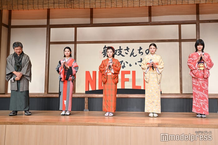 (左から)是枝裕和監督、蒔田彩珠、森七菜、出口夏希、橋本愛 (C)モデルプレス