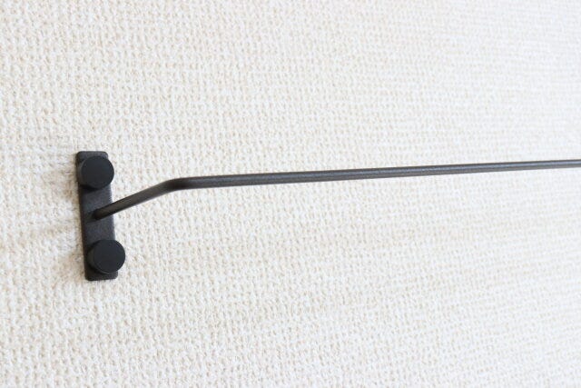 セリアのスッキリ見えるネジ替わりピン　4P