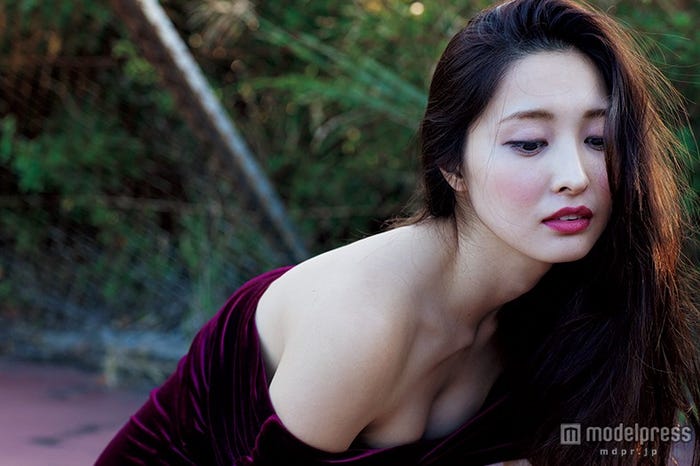 しっとりとした大人の色気/「週刊プレイボーイ」より(画像提供:集英社)