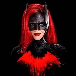バットマンのイトコが活躍!英雄不在のゴッサム・シティに現れた女性ヒーロー『Batwoman』
