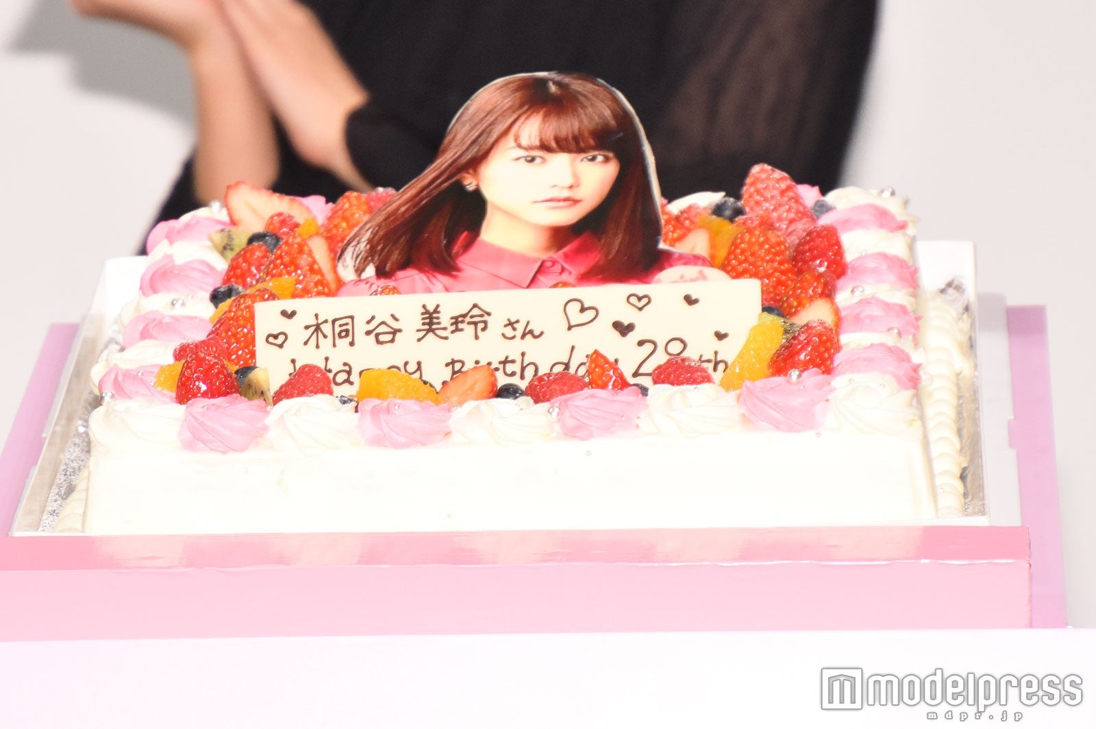 サプライズケーキ （C）モデルプレス
