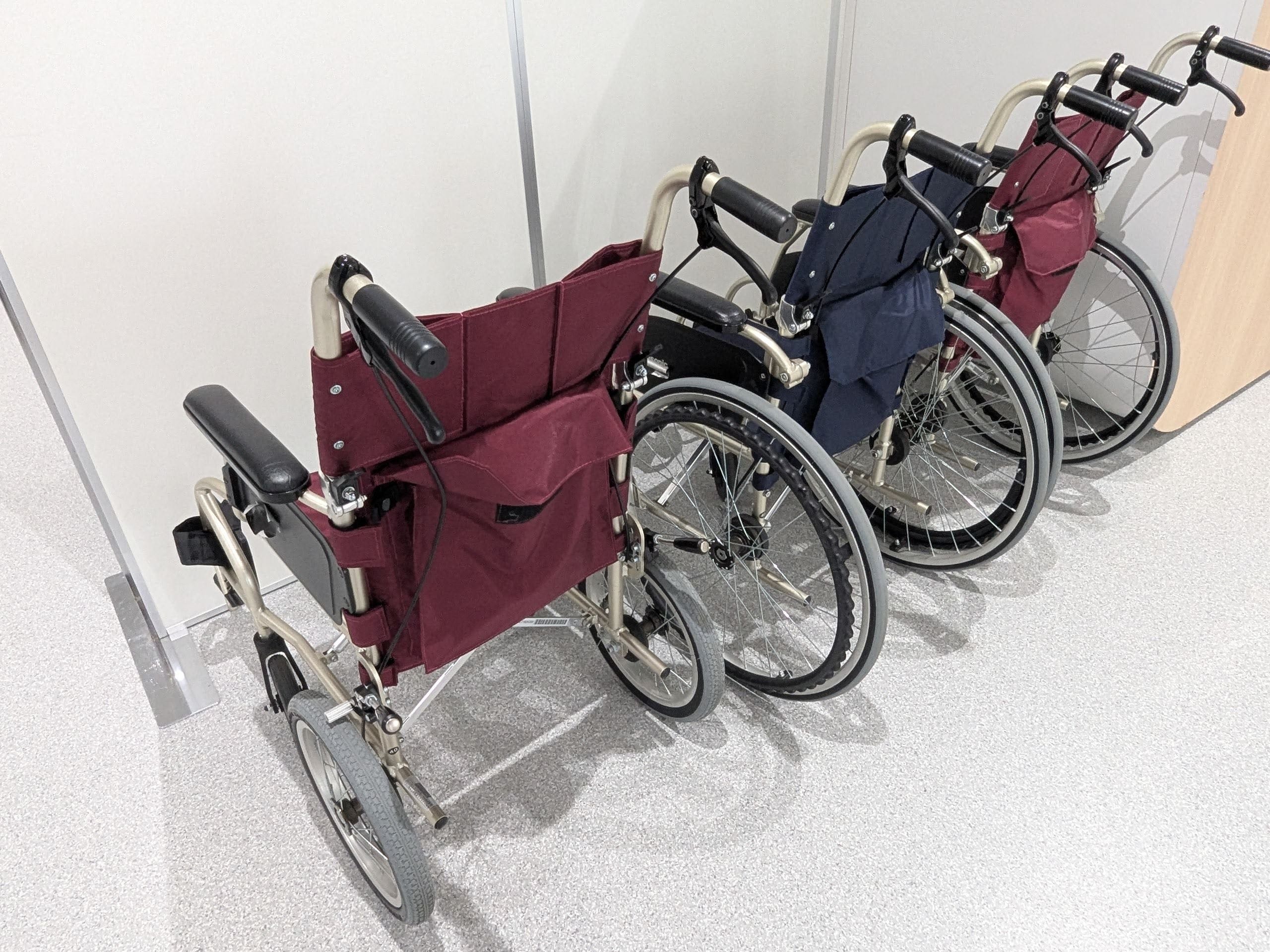 万博での車いすの貸出は長い待ち時間が発生するように