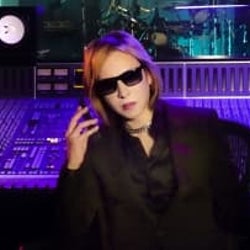 YOSHIKI「ファンの皆さんがいるから、僕らがいる」HIDE、SixTONESら世界中のアーティストとのコラボ発表