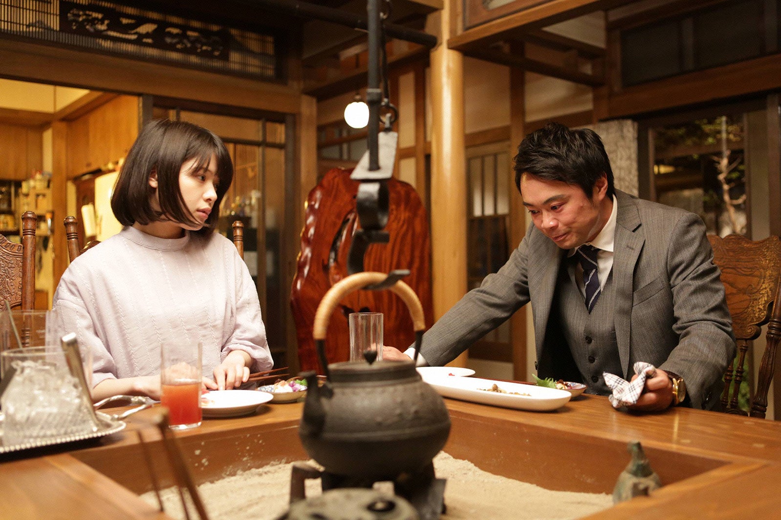 岸井ゆきの、尾上寛之／「モンテ・クリスト伯 ー華麗なる復讐ー」第5話より（C）フジテレビ