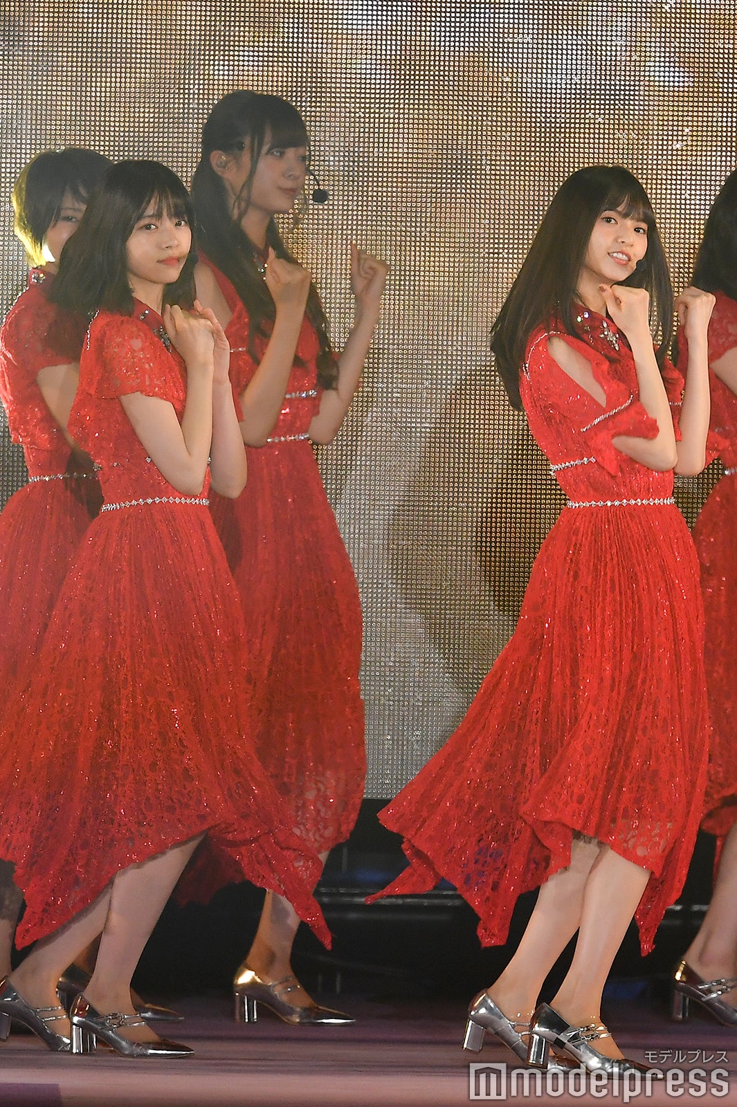 西野七瀬、齋藤飛鳥 （C）モデルプレス