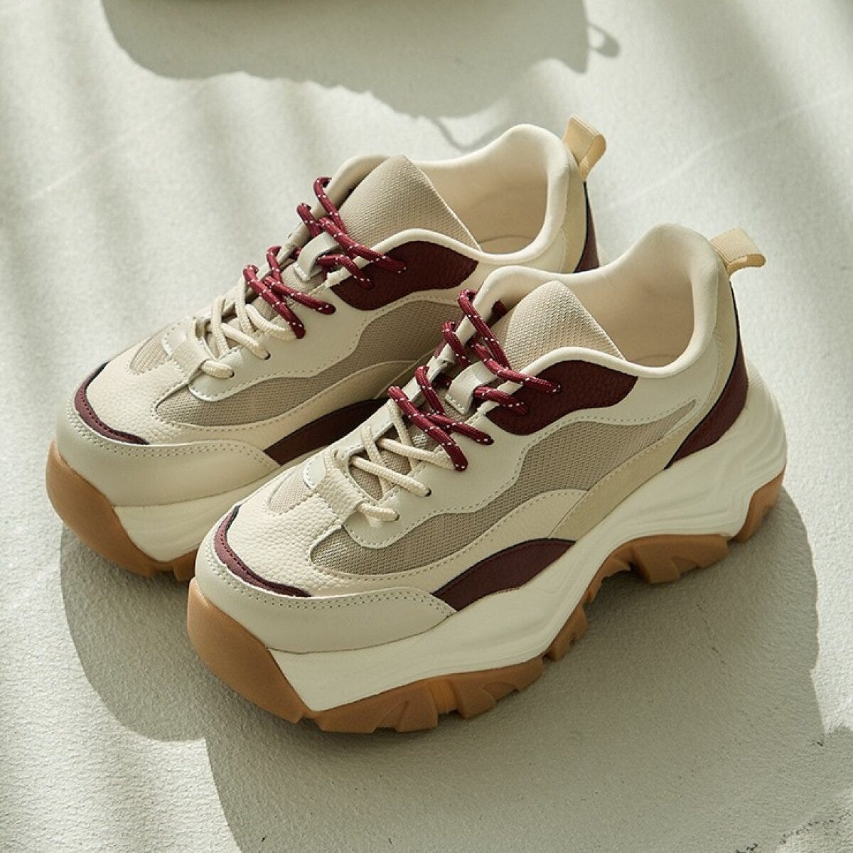 しまむらのダッドスニーカー（田中里奈）