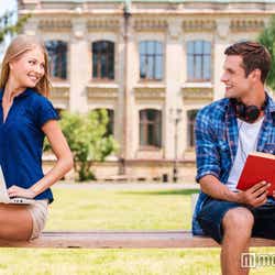 モデルプレス - 男性が「恋に落ちた」と思う瞬間5つ|好きな人に取りがちな行動は…