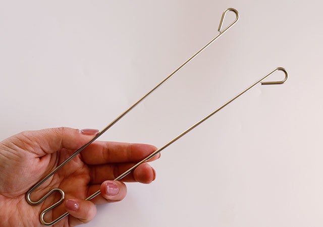 セリアでついに見つけた 置き場所にずっと悩んでたアレをスッキリ干せるスタンド モデルプレス