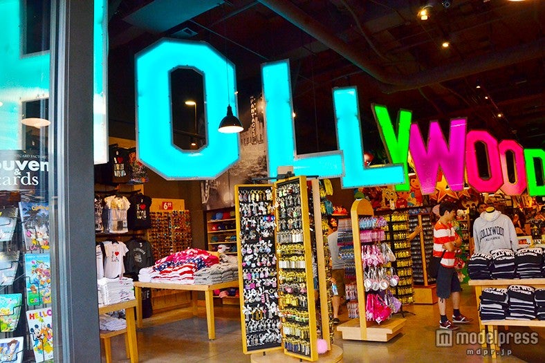 ぎらぎらとしたHOLLYWOODの文字が印象的／画像提供：THE HOLLYWOODLAND EXPERIENCE