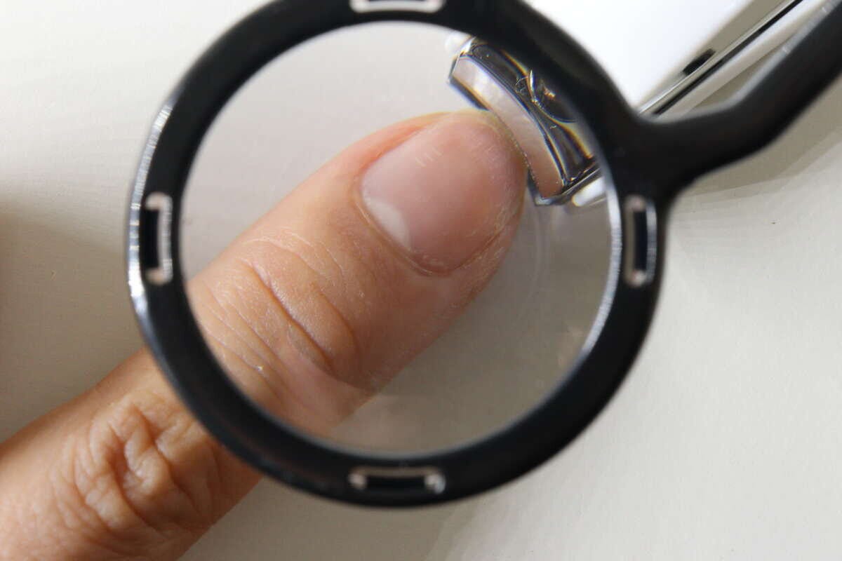 ダイソー 拡大鏡付ネイルクリッパー ダイソーの拡大鏡付ネイルクリッパーの使用例