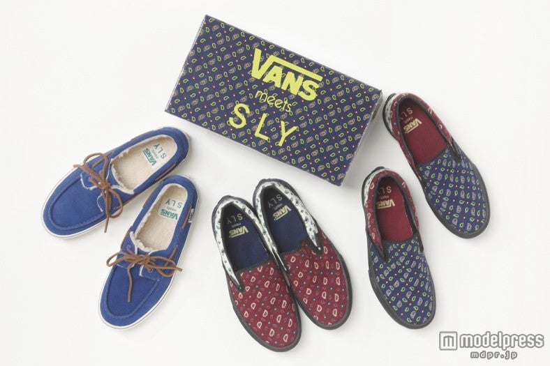 「SLY」カラーを取り入れたスリッポン・内ボアのデッキシューズ（10月中旬から下旬発売予定）