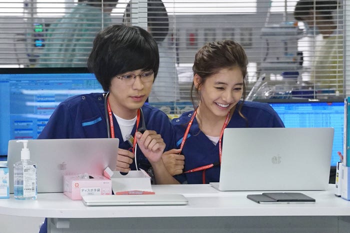成田凌、新木優子/「コード・ブルー」第5話より(画像提供:フジテレビ)