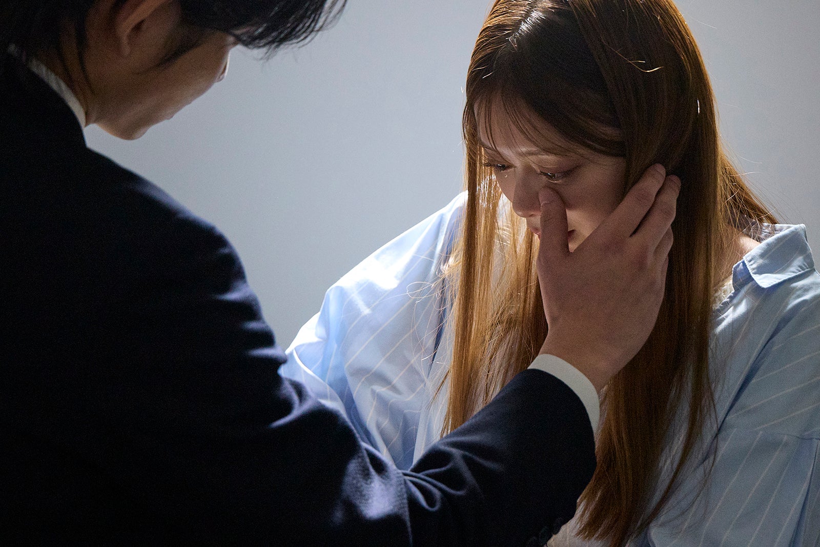 紺野彩夏「復讐カレシ～溺愛社長の顔にはウラがある～」第1話（C）「復讐カレシ～溺愛社長の顔にはウラがある～」製作委員会・MBS