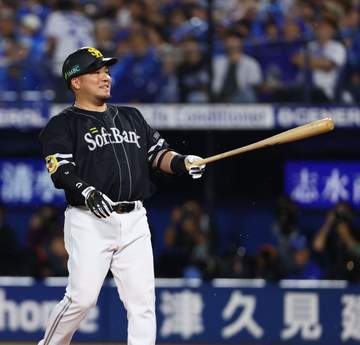ソフトバンク 山川穂高が起死回生の同点ソロ 九回に左翼場外へ確信歩き弾 横浜スタジアムから悲鳴
