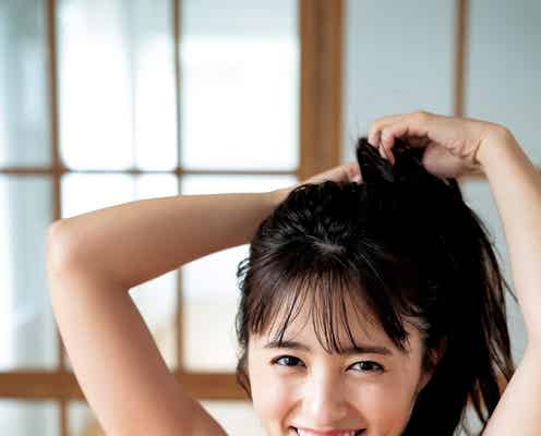 逢田梨香子、胸元ざっくり衣装で美バストちらり