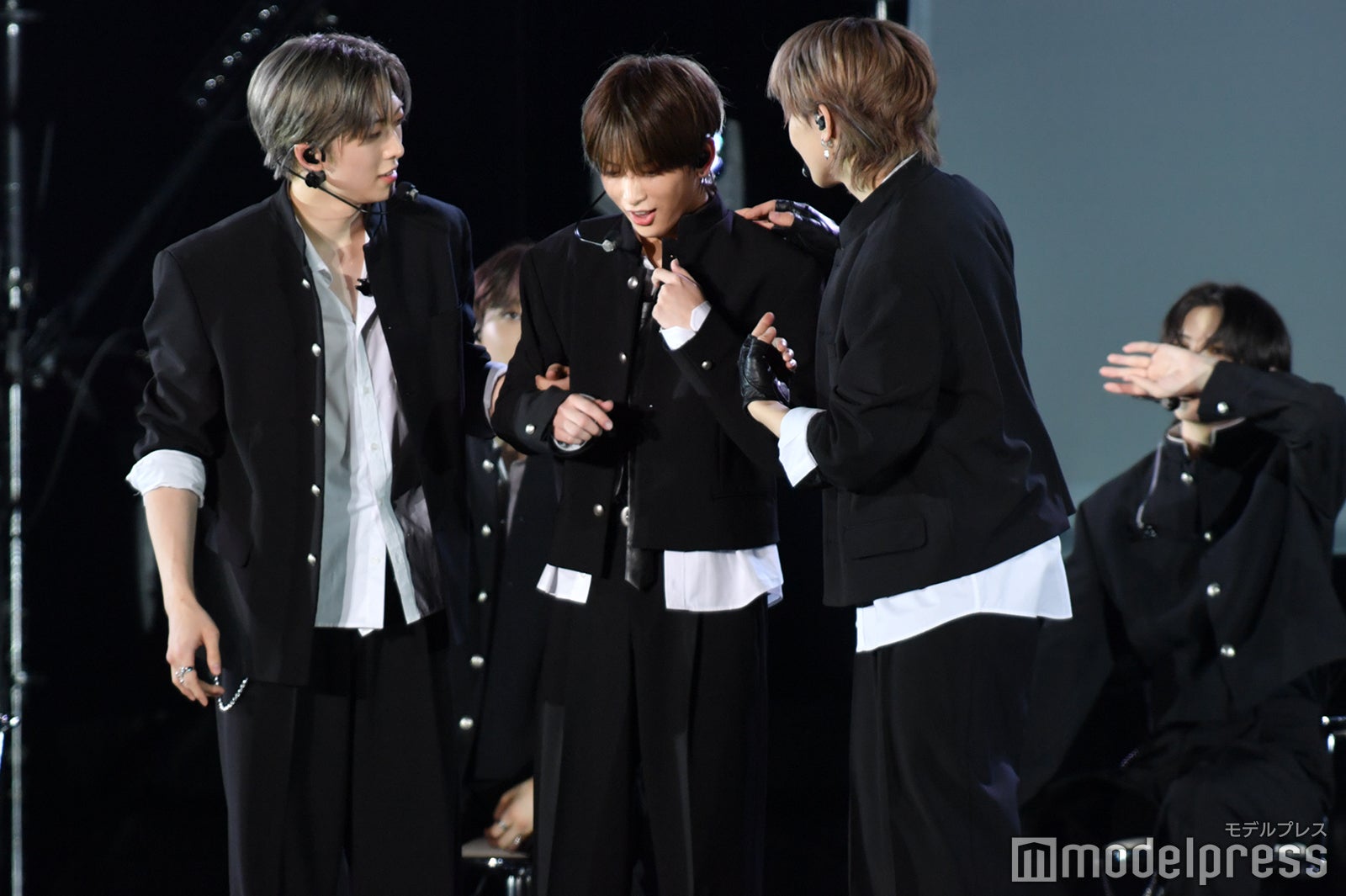 FUMA、HARUA、NICHOLASの三角関係勃発で後ろのYUMAも思わず目隠し（C）モデルプレス