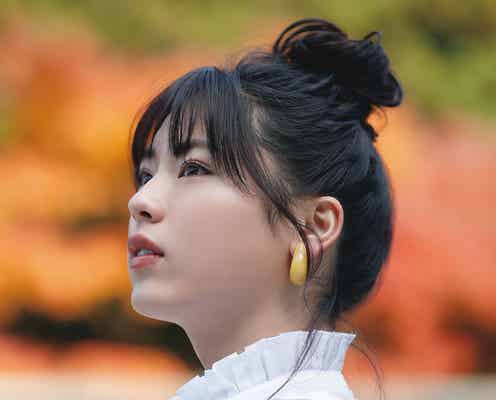 井手上漠、“凛とした横顔ショット”公開 フォトエッセイ発売決定に反響殺到
