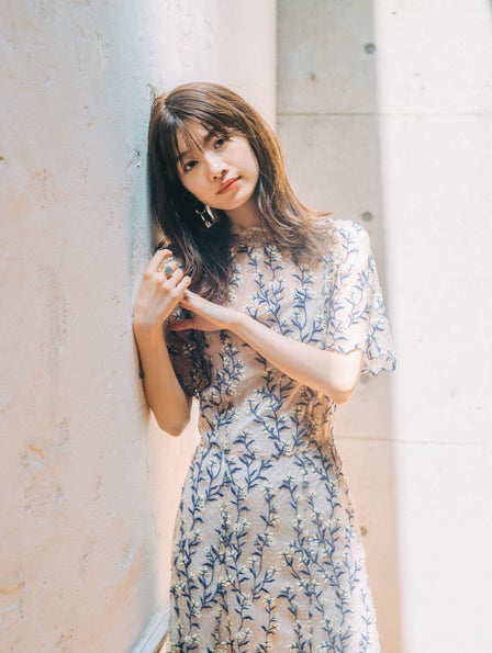 小室安未をもっと知るための「19 の質問」など4ページで特集 撮影／藤原 宏（画像提供：小学館）