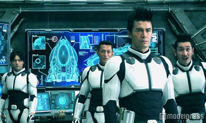イケメン達の宇宙服姿は必見!(C)貴家悠・橘賢一/集英社(C)2016 映画「テラフォーマーズ」製作委員会