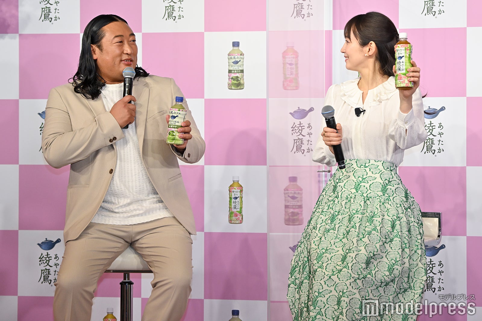 秋山竜次、吉岡里帆 （C）モデルプレス