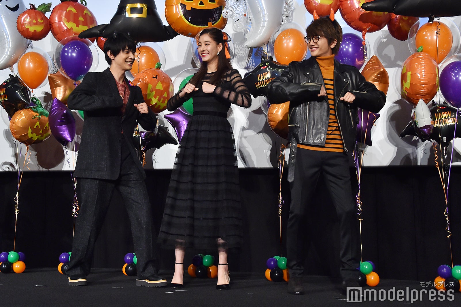 “トリコダンス”を踊った（左から）吉沢亮、新木優子、Nissy （C）モデルプレス