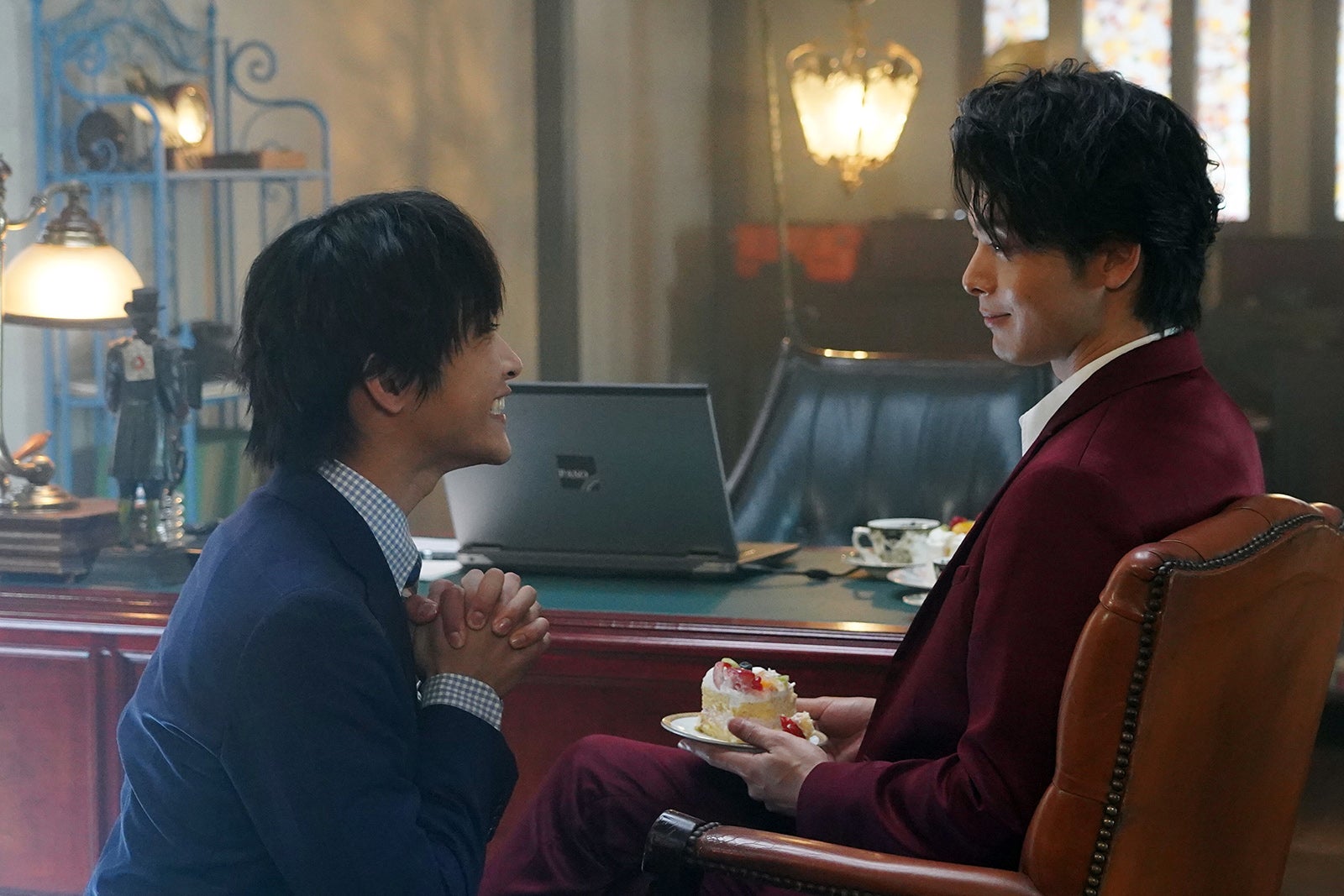 佐藤寛太、中村倫也（C）日本テレビ