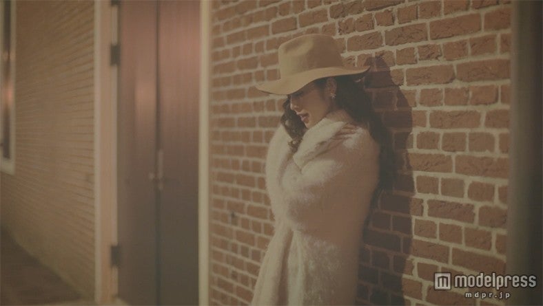 宮脇詩音の新曲「最後のやさしさ」のミュージックビデオより