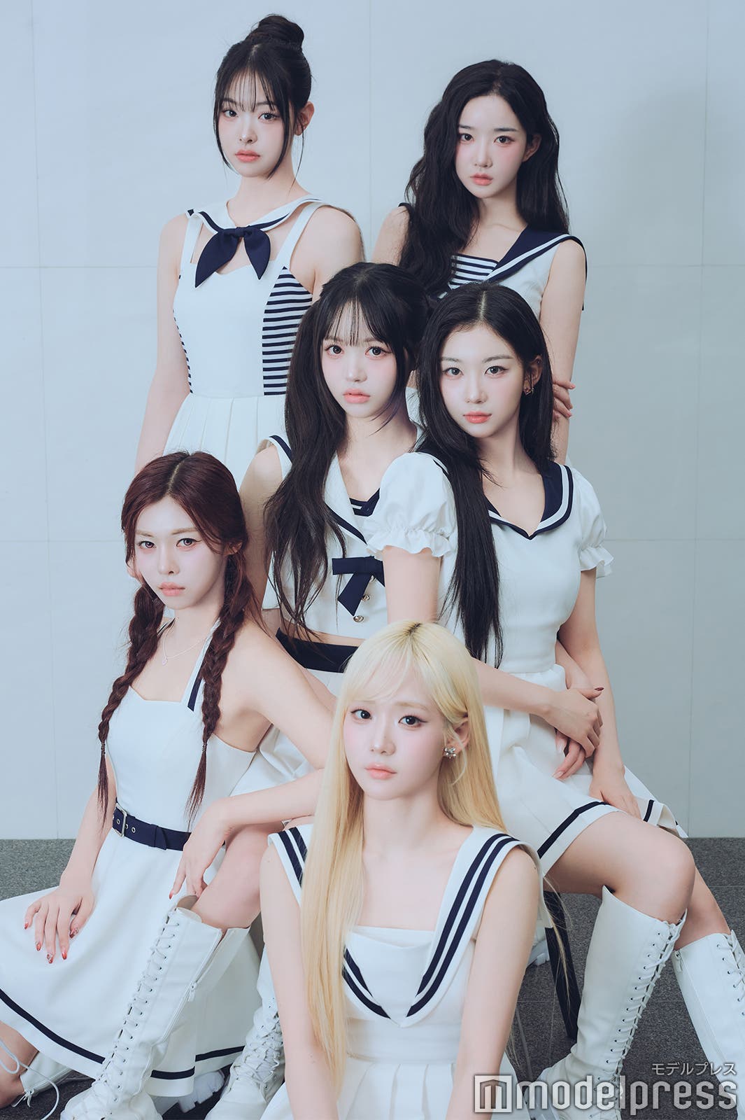 tripleS(左から時計回り)リン、ユヨン、カエデ、ソヨン、ダヒョン、チェウォン(C)モデルプレス