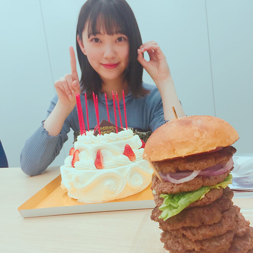 堀未央奈、乃木坂46ソロ写真集で8人目の快挙 5回目の重版決定＜本人