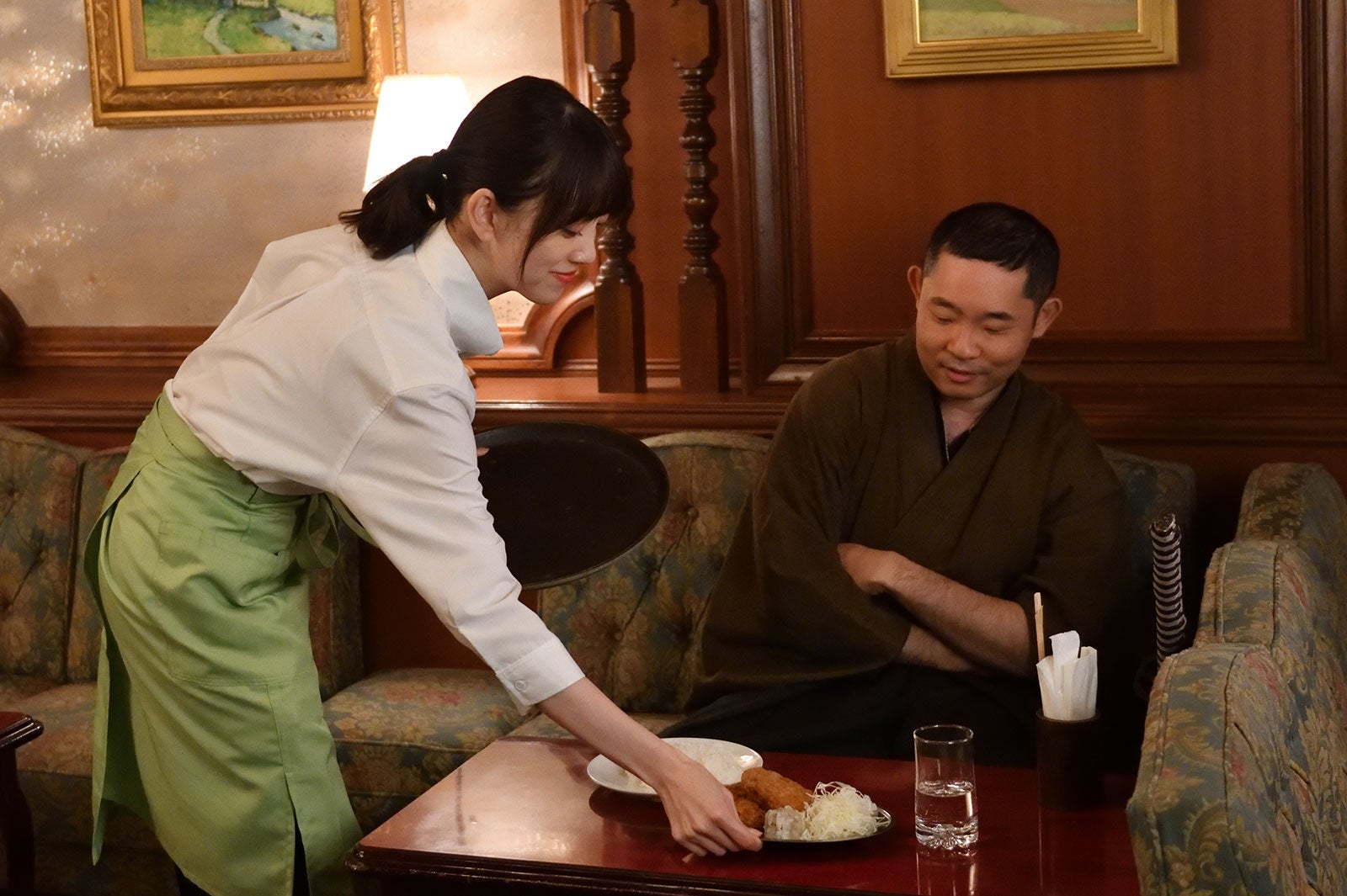 堀未央奈、今野浩喜（C）ドラマ「まったり！赤胴鈴之助」製作委員会／第6話より