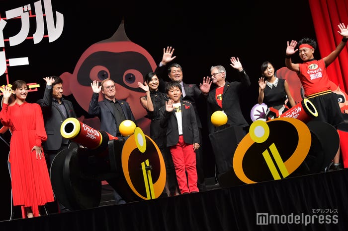 (左から)綾瀬はるか、三浦友和、ブラッド・バード監督、黒木瞳、山崎智史、高田延彦、ジョン・ウォーカー氏、小島瑠璃子、サンシャイン池崎 (C)モデルプレス