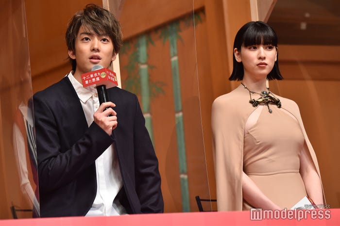 伊藤健太郎、三吉彩花 (C)モデルプレス