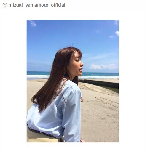 山本美月、実写「ピーチガール」の制服ショット公開で期待の声続々／Instagramより