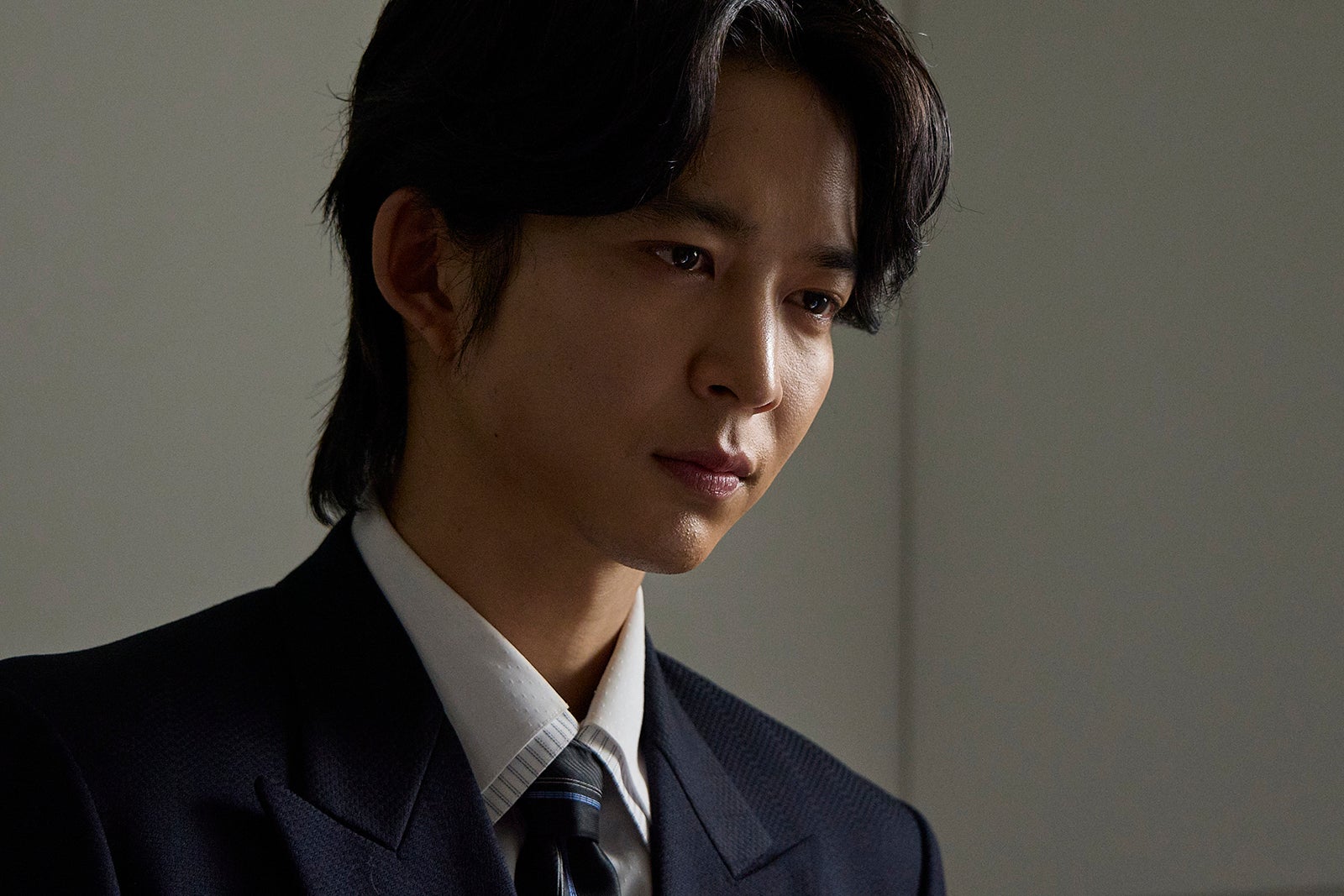 鈴木仁「復讐カレシ～溺愛社長の顔にはウラがある～」第1話（C）「復讐カレシ～溺愛社長の顔にはウラがある～」製作委員会・MBS