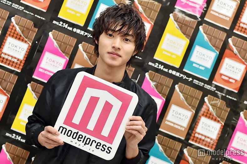 モデルプレスのインタビューに応じた山崎賢人