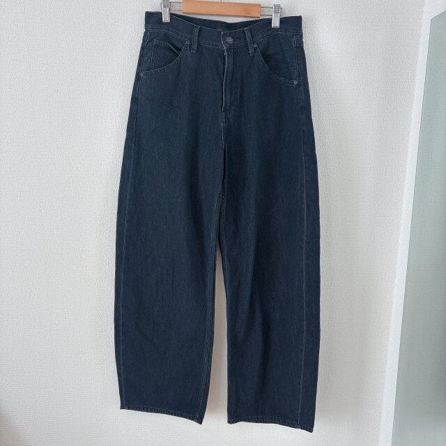 ユニクロ　バギーカーブジーンズ　DARK