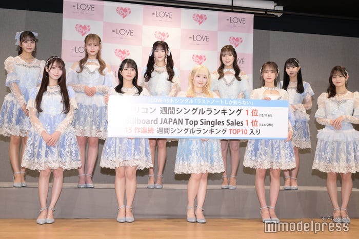 =LOVE(後列左から)瀧脇笙古、大場花菜、音嶋莉沙、諸橋沙夏、山本杏奈(前列左から)大谷映美里、佐々木舞香、齋藤樹愛羅、野口衣織、高松瞳(C)モデルプレス