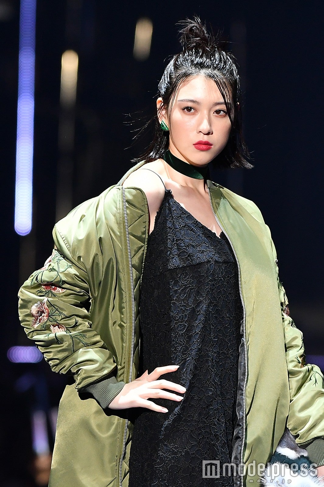 三吉彩花、大人クールな美貌披露　色白美肌チラ見せパフォーマンスも＜TGC2016 A／W＞