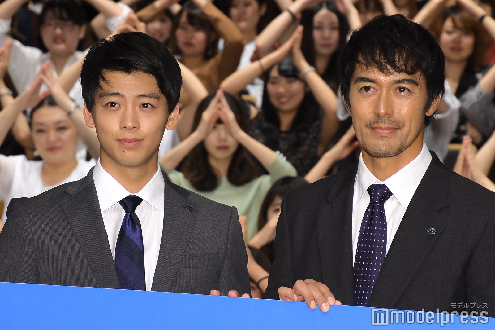 竹内涼真、阿部寛 （C）モデルプレス