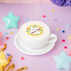 ほっとカフェラテ税込880円(C)2023 SANRIO CO.,LTD.APPROVAL NO.L638832