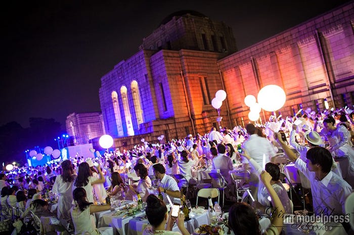 「Dîner en BlancTokyo(ディネ・アン・ブラン・トウキョウ)」(C)Dîner en Blanc International