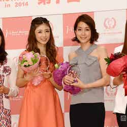 「第7回ベストマザー賞2014」を受賞した（左から）小室淑恵、小倉優子、内田恭子、北斗晶