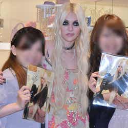 テイラー・モムセン(Taylor Momsen)/サマンサタバサDELUXE表参道GATES店